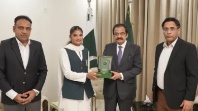 باکسر فاطمہ کو کیش ایوارڈ دیا گیا۔ باکسر فاطمہ کو کیش ایوارڈ دیا گیا۔