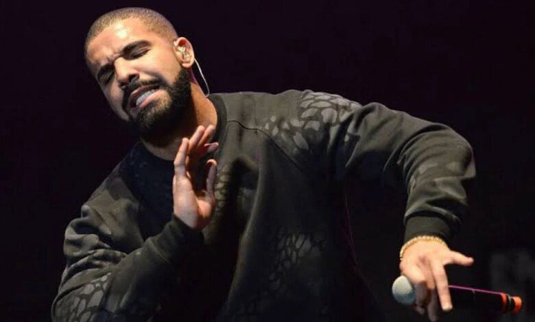 ڈریک نے کینڈرک لامر بیف کے بعد نئی ریپ وار میں داخل ہونے کی ہمت کی۔ ڈریک نے کینڈرک لامر بیف کے بعد نئی ریپ وار میں داخل ہونے کی ہمت کی۔