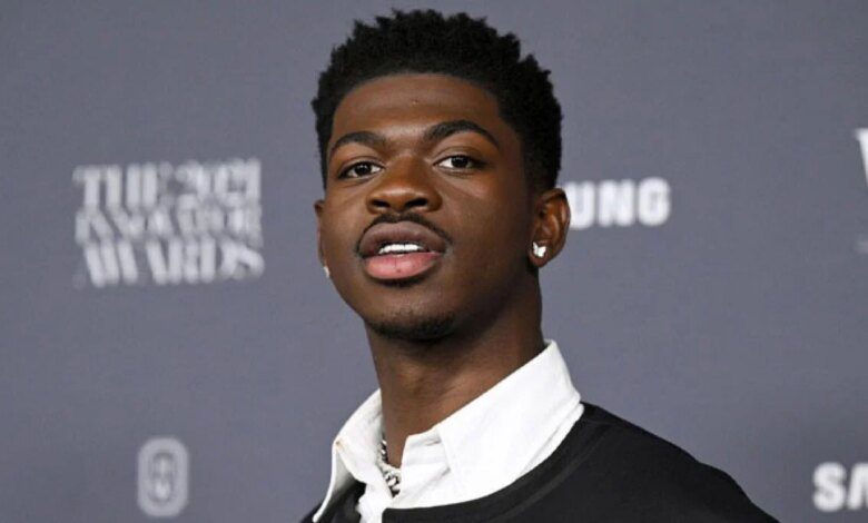 Lil Nas X علاج کے بعد زندگی کے سنگ میل کا جشن مناتا ہے۔ Lil Nas X علاج کے بعد زندگی کے سنگ میل کا جشن مناتا ہے۔
