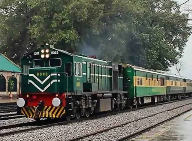 شالیمار ایکسپریس دو ہفتے بعد دوبارہ سروس شروع کر دی گئی۔