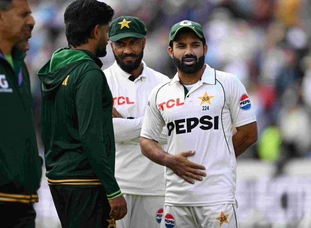 صادق نے پاکستان پر زور دیا کہ وہ ٹیم کے توازن پر نظر ثانی کرے۔