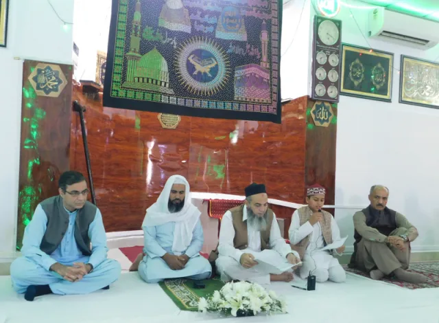 میلاد کی تیاری سفید پوشاک کی مانگ کو بڑھا دیتی ہے۔