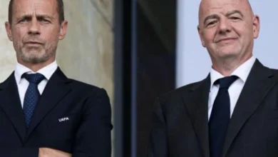 UEFA انفینٹینو پر دباؤ رکھتا ہے۔ UEFA انفینٹینو پر دباؤ رکھتا ہے۔