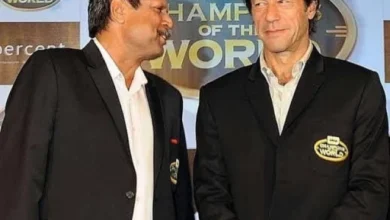 کرکٹ کے عظیم کھلاڑی عمران خان کی صحت پر پاکستان پر دباؤ ڈال رہے ہیں۔