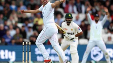 ہیڈنگلے میں پہلے دن بارش سے متاثرہ انگلینڈ نے کنٹرول سنبھال لیا۔ ہیڈنگلے میں پہلے دن بارش سے متاثرہ انگلینڈ نے کنٹرول سنبھال لیا۔