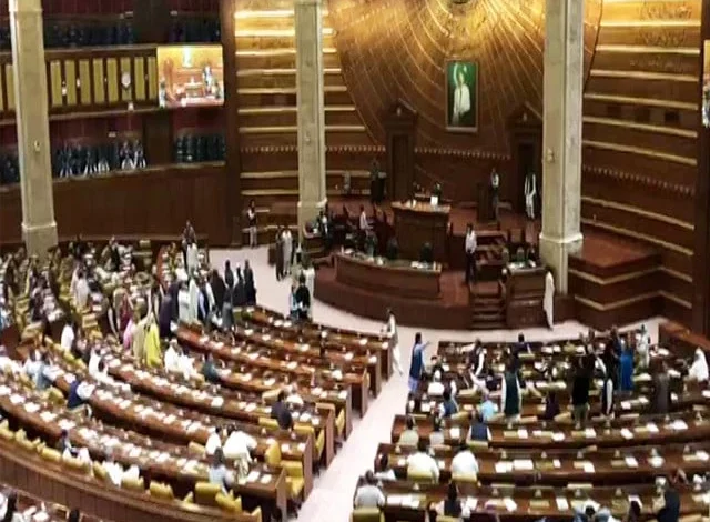 عمران کے علاج پر پی اے کا طوفان عمران کے علاج پر پی اے کا طوفان