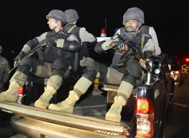 بادامی باغ میں دو پولیس اہلکاروں کو گولی مار کر ہلاک کر دیا گیا۔ بادامی باغ میں دو پولیس اہلکاروں کو گولی مار کر ہلاک کر دیا گیا۔