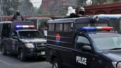 پولیس پی ٹی آئی کے رہنماؤں، کارکنوں کو تلاش کر رہی ہے۔ پولیس پی ٹی آئی کے رہنماؤں، کارکنوں کو تلاش کر رہی ہے۔