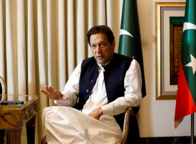 8 Pakistan Bar Council members condemn ‘defiance’ of SC order amid Imran Khan’s treatment fiasco 8 Pakistan Bar Council members condemn ‘defiance’ of SC order amid Imran Khan’s treatment fiasco
