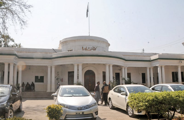 کینٹ بلڈنگ سکینڈل بے نقاب کینٹ بلڈنگ سکینڈل بے نقاب