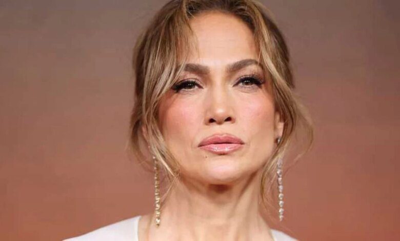 جینیفر لوپیز نے ٹکسن ہم جنس پرستوں کی بار شوٹنگ پر ردعمل ظاہر کیا۔ جینیفر لوپیز نے ٹکسن ہم جنس پرستوں کی بار شوٹنگ پر ردعمل ظاہر کیا۔