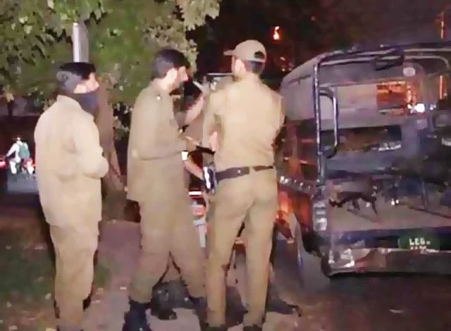 خاتون نے شوہر کو چاقو مار کر قتل کردیا۔ خاتون نے شوہر کو چاقو مار کر قتل کردیا۔