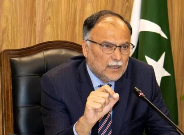 مریم کی بیٹی کے بارے میں فضول ٹویٹ نہیں: احسن مریم کی بیٹی کے بارے میں فضول ٹویٹ نہیں: احسن