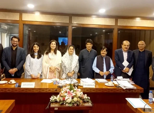 قانون ساز کھیلوں کی بحالی کے خواہاں ہیں۔