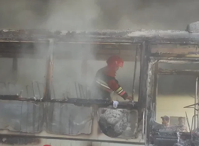 فیصل آباد یونیورسٹی میں الیکٹرک اسکوٹر کی بیٹری میں آگ لگ گئی۔ فیصل آباد یونیورسٹی میں الیکٹرک اسکوٹر کی بیٹری میں آگ لگ گئی۔