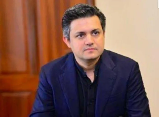 پی ٹی آئی رہنما حماد اظہر کو 9 مئی کے مقدمات میں ملتان سے گرفتار کیا گیا تھا۔