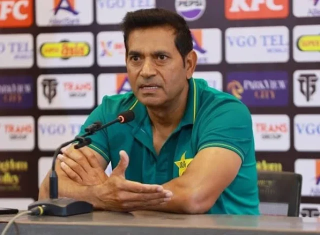 عاقب نے رب کی عدم موجودگی پر امام کو اڑایا