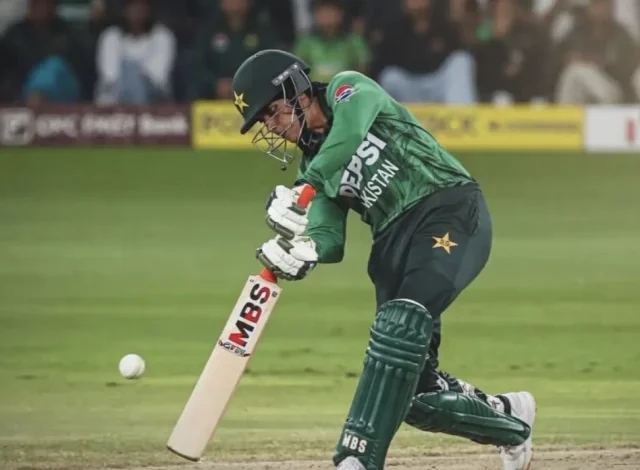 گل فیروزہ کو اختلاف رائے پر جرمانہ