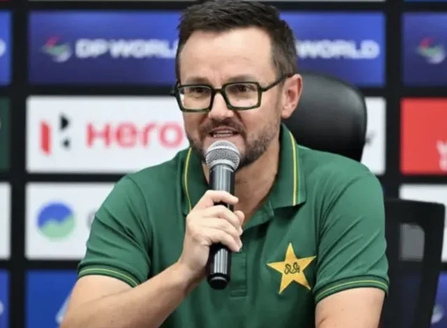 ہیسن کل وقتی ٹیسٹ کوچنگ کے لیے ‘کھلے’ ہیں۔