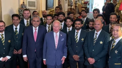 کھلاڑی نے بادشاہ کے استقبالیہ میں شرکت سے انکار کر دیا۔ کھلاڑی نے بادشاہ کے استقبالیہ میں شرکت سے انکار کر دیا۔