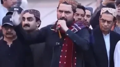 سخت سیکیورٹی میں آفریدی ریلی کی قیادت کر رہے ہیں۔