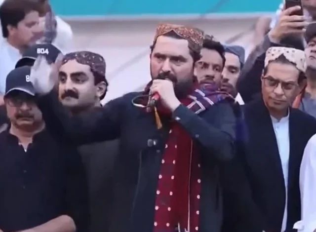 سخت سیکیورٹی میں آفریدی ریلی کی قیادت کر رہے ہیں۔ سخت سیکیورٹی میں آفریدی ریلی کی قیادت کر رہے ہیں۔