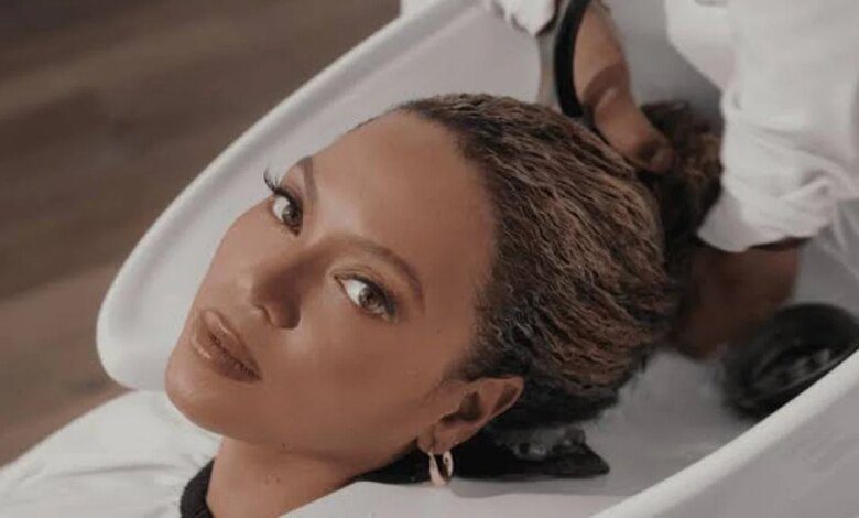 Beyonce hypes Cécred کا کہنا ہے کہ ہیئر کیئر برانڈ اتنا اچھا ہے یہاں تک کہ اس کے نفرت کرنے والے بھی اسے استعمال کرتے ہیں