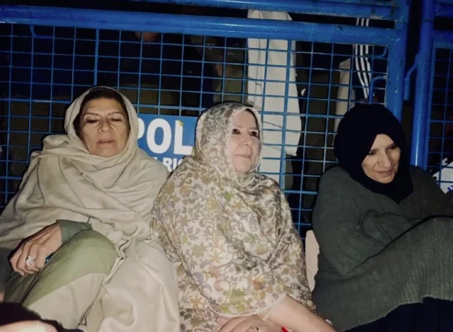 لاہور ہائیکورٹ نے عمران کی بہنوں کی نظر بندی پر سیکرٹری داخلہ پنجاب اور کوٹ لکھپت جیل کے سربراہ کو طلب کر لیا