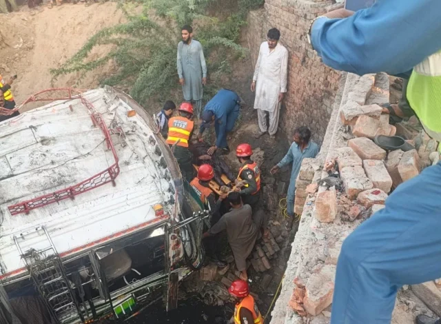 حافظ آباد میں بس نالے میں گرنے سے 5 افراد جاں بحق، متعدد زخمی، ریسکیو 1122 حافظ آباد میں بس نالے میں گرنے سے 5 افراد جاں بحق، متعدد زخمی، ریسکیو 1122