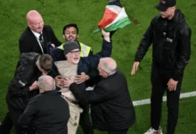 غزہ میں مظاہروں کی وجہ سے آئرلینڈ کا میچ دو بار روکا گیا۔