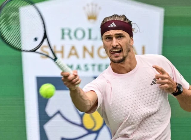 Zverev نے شنگھائی کے آخری 16 میں پہنچنے کے لیے گہری کھدائی کی۔