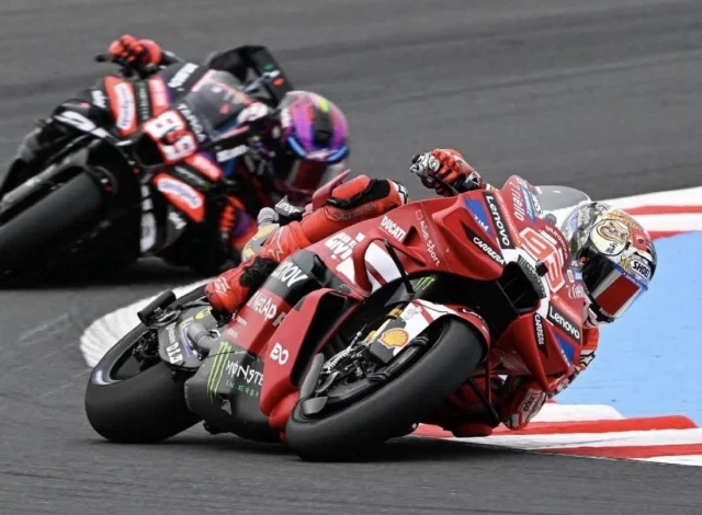 مارکیز حادثے کا شکار آسٹریلوی MotoGP پریکٹس کی قیادت کر رہے ہیں۔ مارکیز حادثے کا شکار آسٹریلوی MotoGP پریکٹس کی قیادت کر رہے ہیں۔