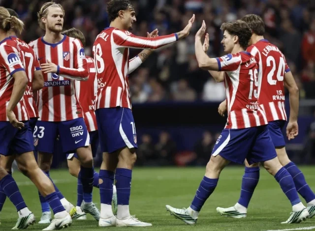 الواریز نے Deportivo کے خلاف جیتنے کے لیے Atletico کو برطرف کیا۔ الواریز نے Deportivo کے خلاف جیتنے کے لیے Atletico کو برطرف کیا۔