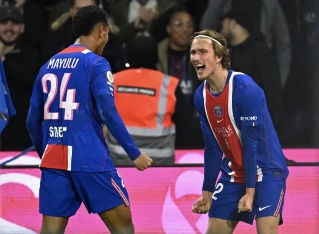 گوڈٹس نے لیگ 1 میں PSG ٹاپ کو برطرف کیا۔ گوڈٹس نے لیگ 1 میں PSG ٹاپ کو برطرف کیا۔