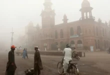 لاہور دنیا بھر میں دوسرے نمبر پر ہے کیونکہ پنجاب بھر میں فضائی آلودگی برقرار ہے۔