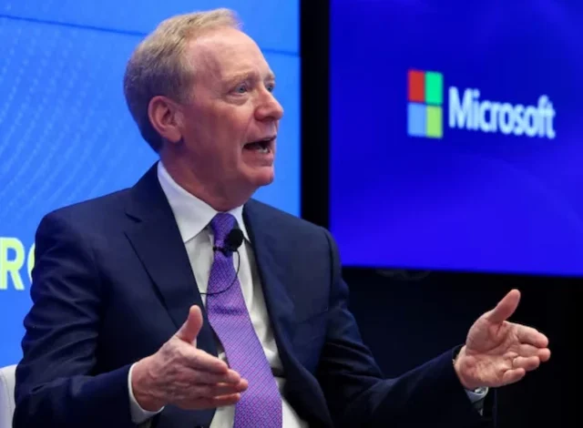 مائیکرو سافٹ کے صدر کا کہنا ہے کہ دودھ کو AI سے زیادہ ضابطے کا سامنا ہے۔