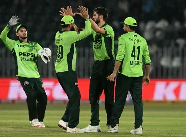 پاکستان کو انگلینڈ کا سخت امتحان درپیش ہے۔