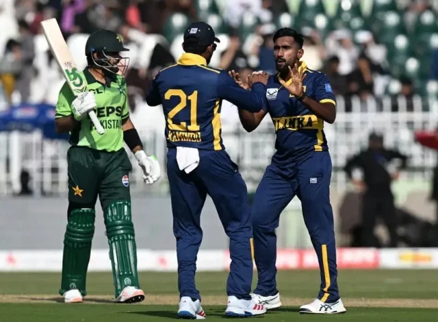 پاکستان کو SL کا سامنا کرتے ہی کارڈز میں تبدیلیاں پاکستان کو SL کا سامنا کرتے ہی کارڈز میں تبدیلیاں
