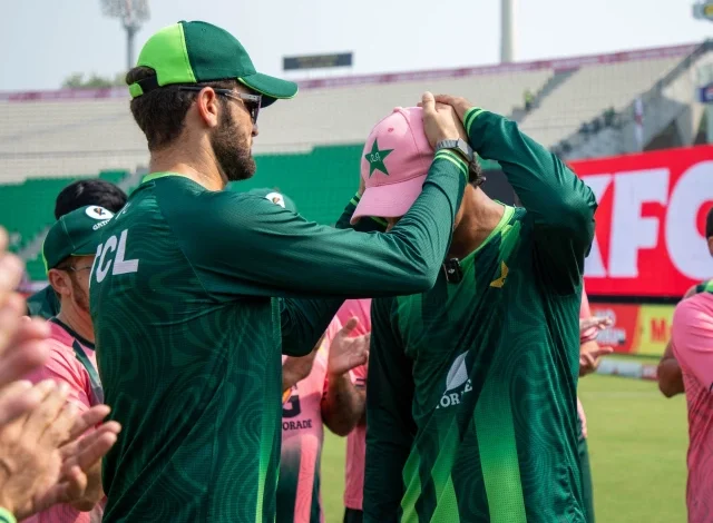 پاکستان انگلینڈ کے خلاف میدان میں اترے گا۔ پاکستان انگلینڈ کے خلاف میدان میں اترے گا۔