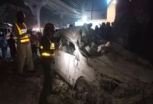 ملتان میں تیز رفتار کار الٹنے سے 5 نوجوان جاں بحق، آگ لگ گئی۔