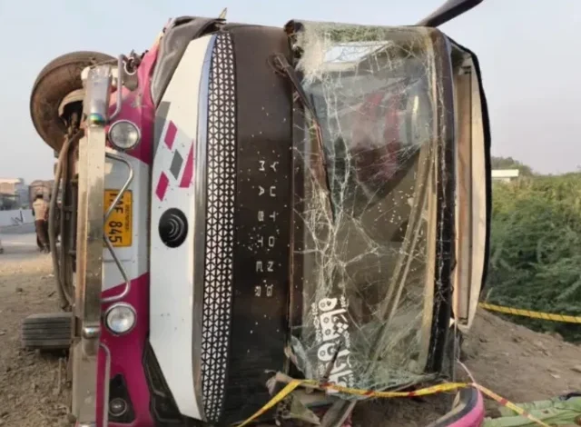 راجن پور میں انڈس ہائی وے پر بس الٹنے سے 10 افراد جاں بحق، 35 زخمی