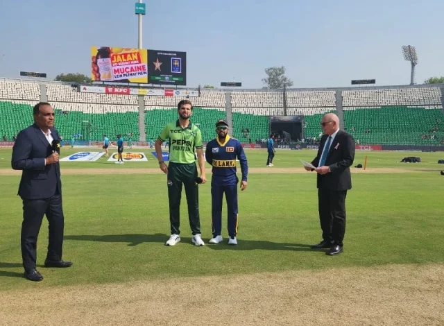 سری لنکا نے پاکستان کے خلاف پہلے باؤلنگ کا فیصلہ کیا۔